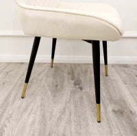 Luna Velvet Dining Chair – Modern Chic with Subtle Elegance